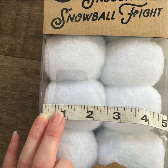 New indoor snowball fight game 20 plush snowballs - Picture 3 of 4